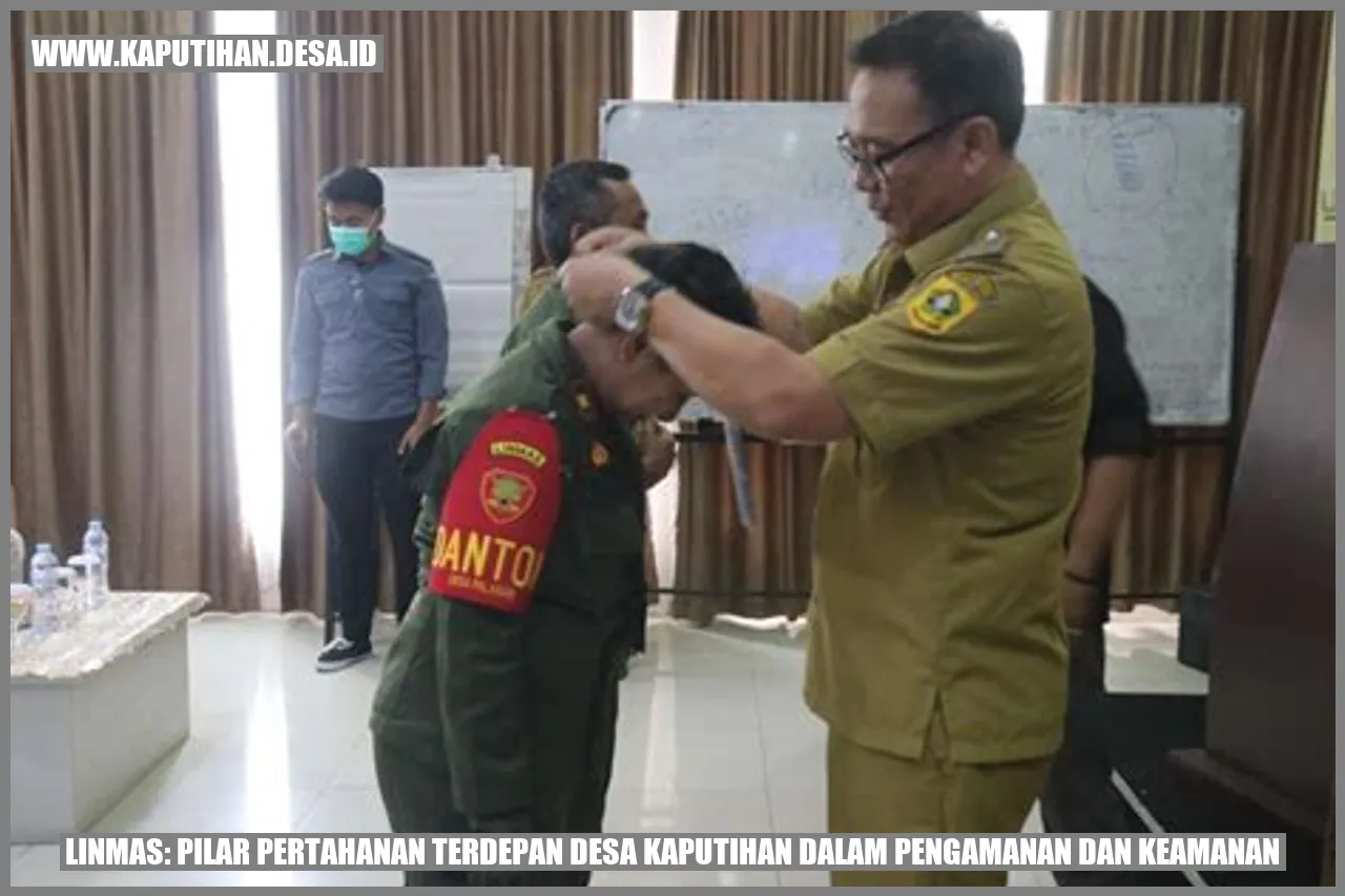 Linmas: Pilar Pertahanan Terdepan Desa Kaputihan dalam Pengamanan dan Keamanan